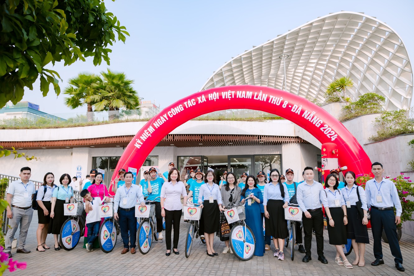 Diễu hành xe đạp chào mừng Ngày Công tác xã hội Việt Nam 25/3/2024