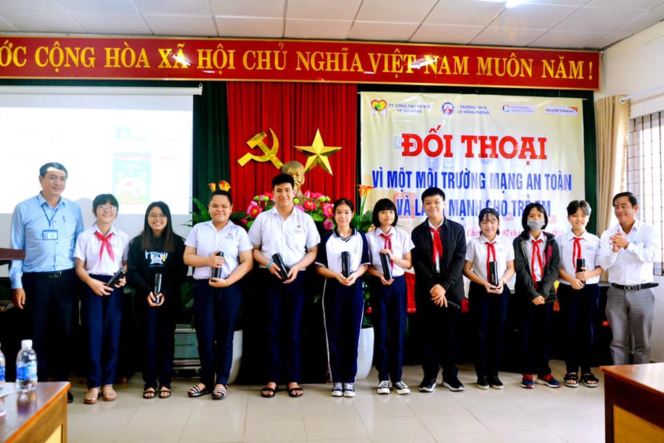 Đối thoại với học sinh về chủ đề “vì một môi trường mạng an toàn và lành mạnh cho trẻ em” tại trường THCS Lê Hồng Phong